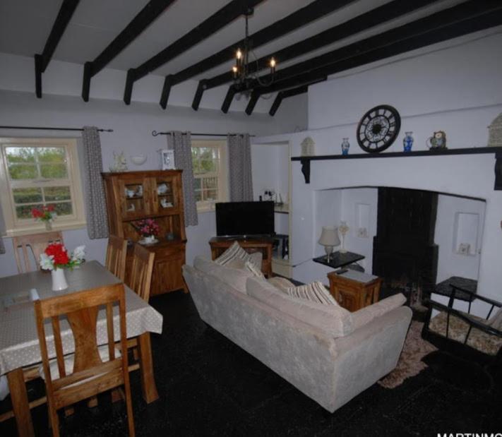 Thatcted Cottages Lough Derg Dromineer 外观 照片